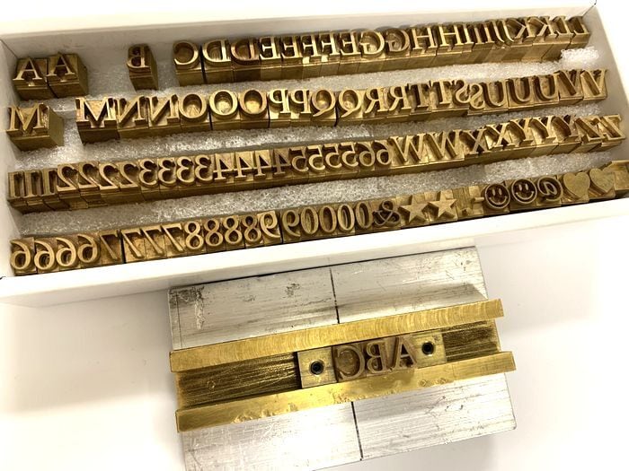 【イニシャル刻印対応】iPhone 12/12Pro 迷彩柄レザーダイアリーケース(イタリアンレザー)