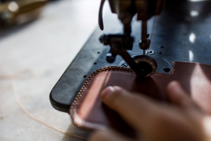 コードバン 二つ折り薄型カード入れ(日本製)