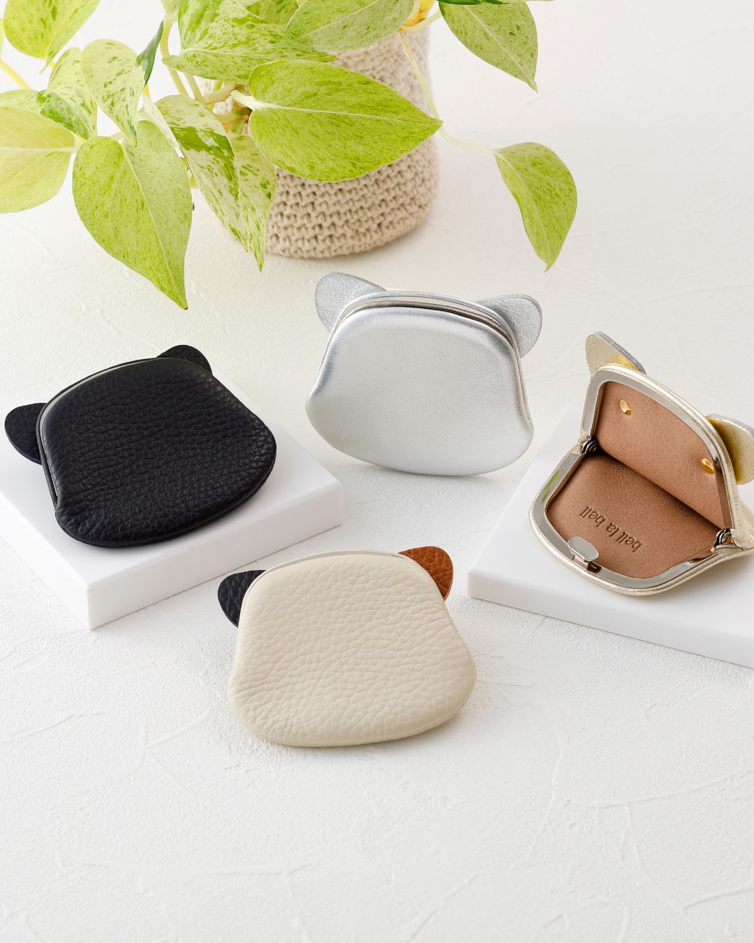 [Initial Engraving Available] Cat-Shaped Clasp Purse with Push-Closed Closure, Small Size, Leather Minimalist Wallet (Made in Japan)